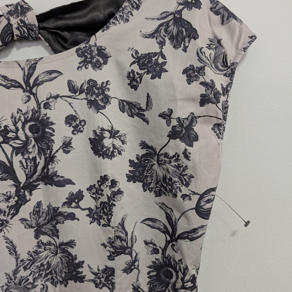 2/$20Grey And Navy Floral Sheath Midi Dress with Bateau Neckline Lined Cotton 10 - Picture 2 of 8